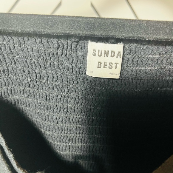 Aritzia Sunday Best Sinatra Black Puff Sleeve Crop Blouse - Picture 4 of 4